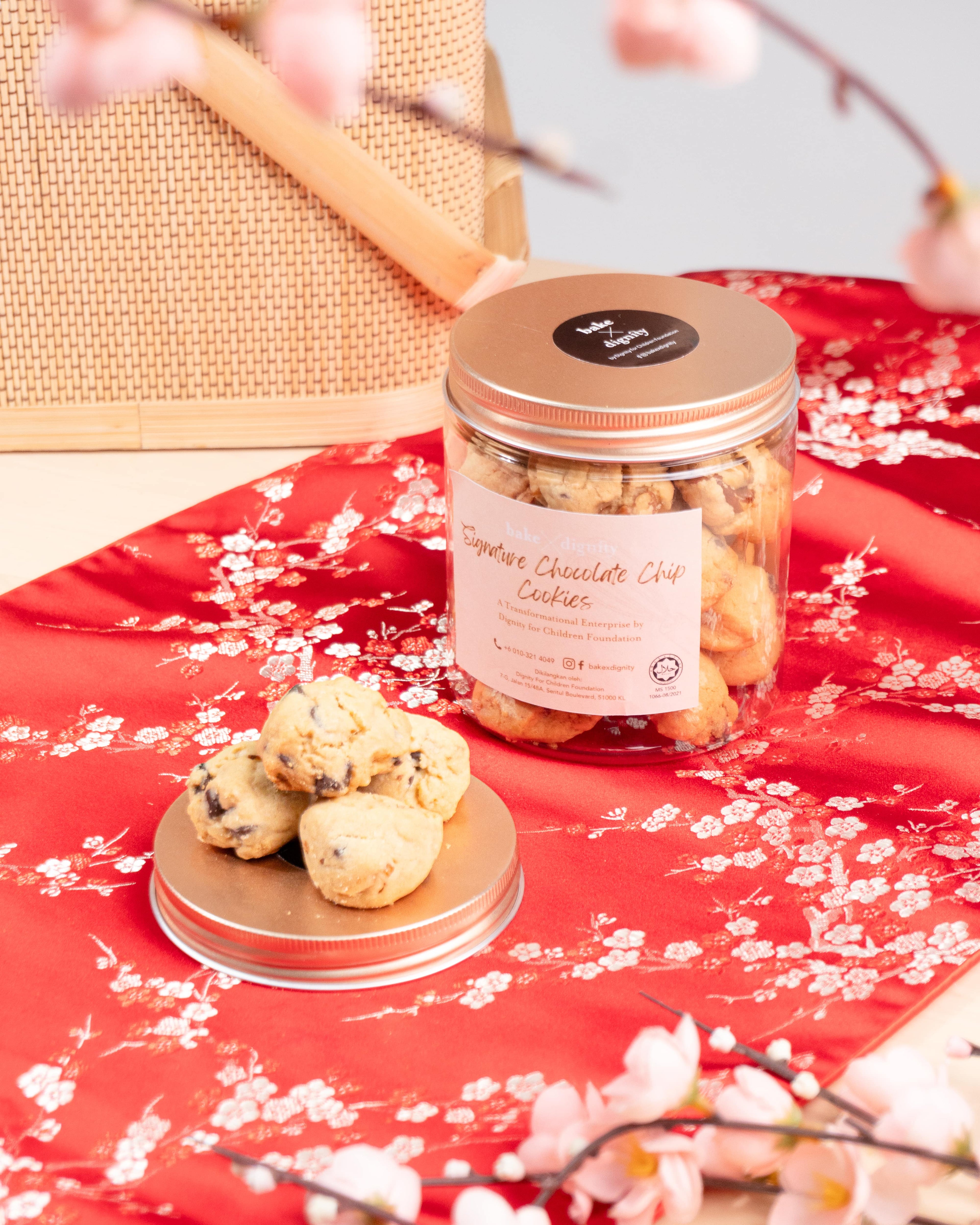 Signature Chocolate Chip Cookies