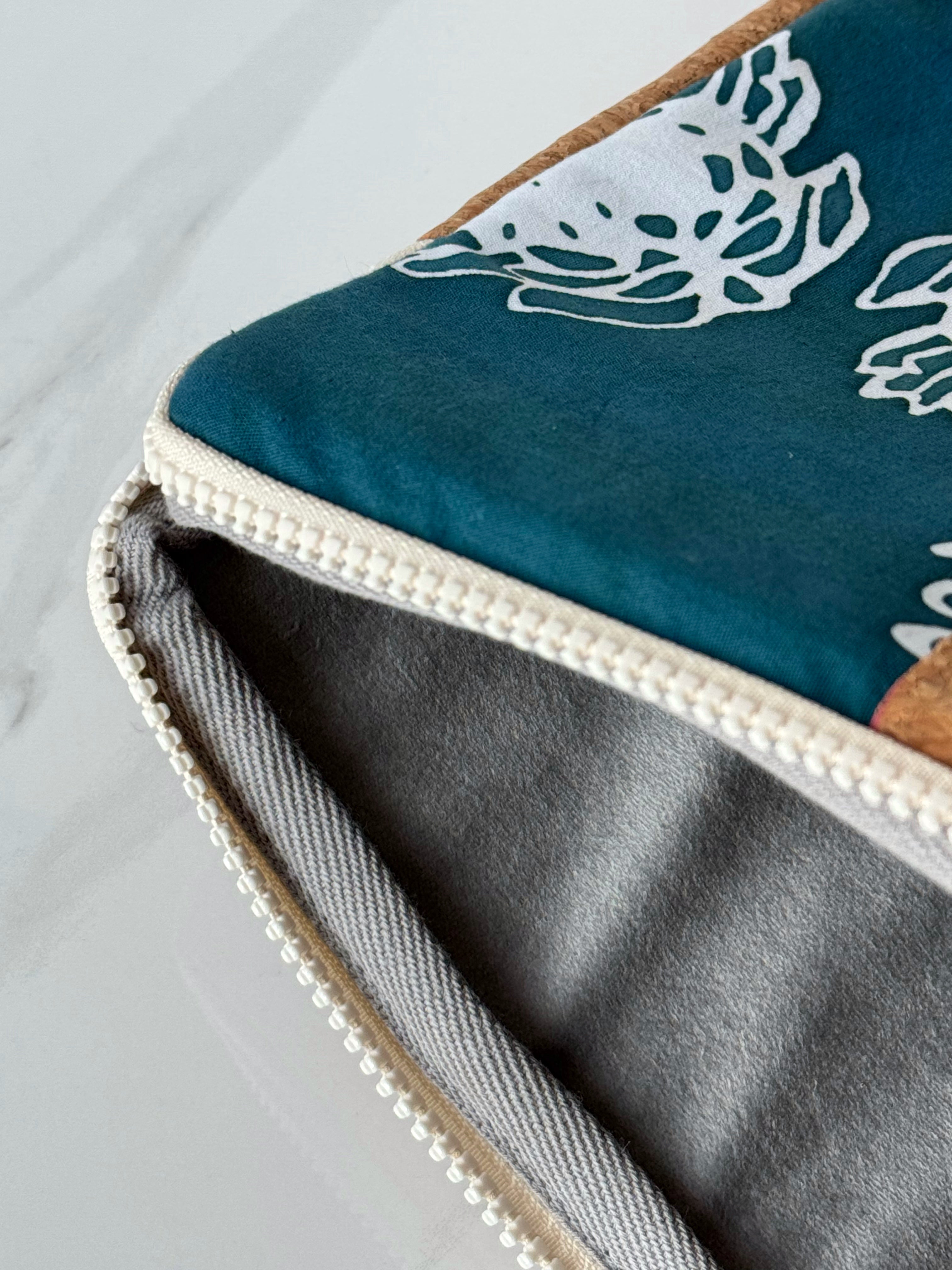 Batik Laptop Sleeve 15"